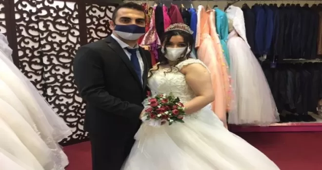 Gelinlik giyme hayali, evlenip çocuk sahibi olduktan sonra gerçek oldu
