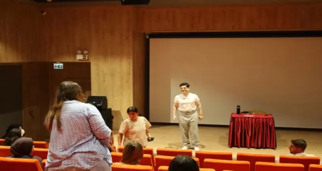 Genç Atölye’de gençler mobil fotoğrafçılığın inceliklerini öğreniyor