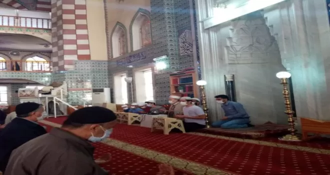Genç hafızlar Filistin için dua etti
