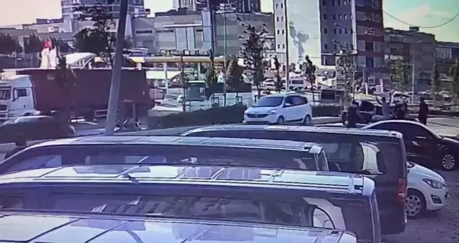 Genç kadını polisler ölümden son andan kurtardı
