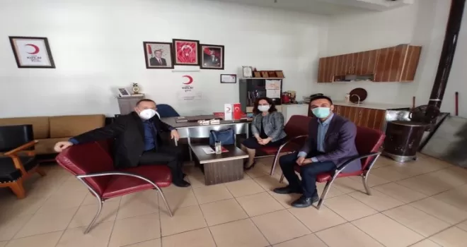 Genç Kızılay’a plaket
