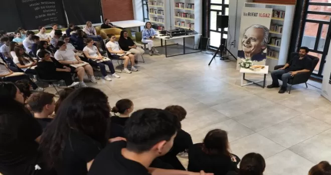 Genç oyuncu, öğrencilere “Hababam Sınıfı”nı okudu
