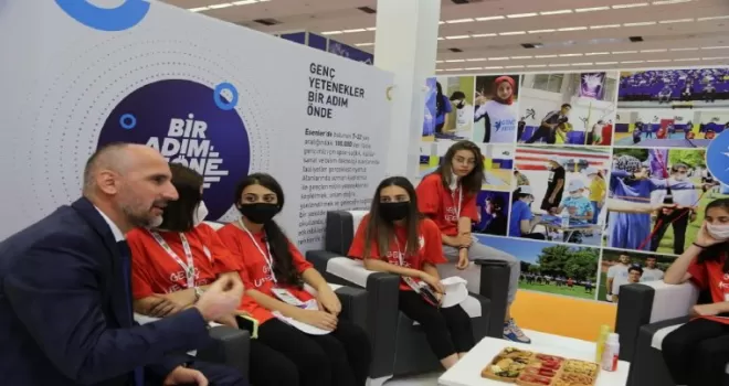 Genç Yetenekler ödüllerini Cumhurbaşkanı Erdoğan’dan aldı
