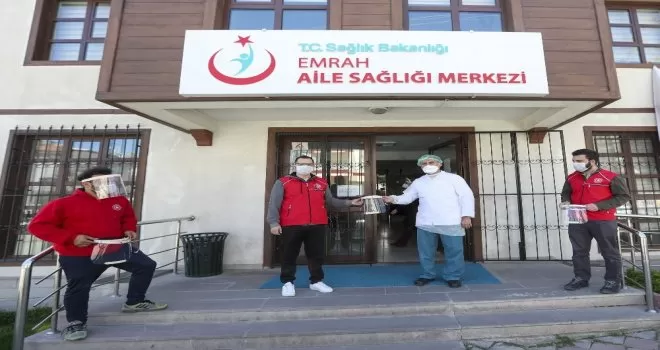 Gençlik Merkezlerinde ‘koruyucu maske’ üretimi devam ediyor
