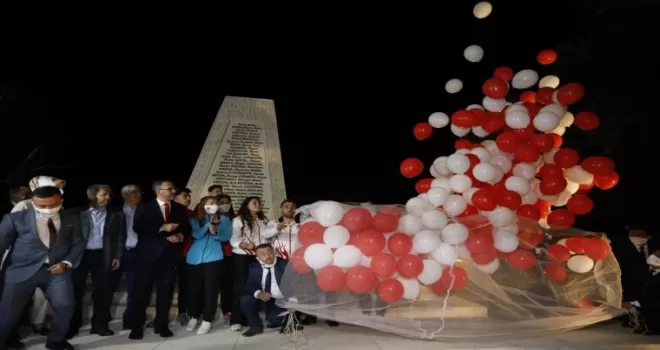 Gençlik ve Spor Bakanı Kasapoğlu gençlerle demokrasi nöbetine katıldı
