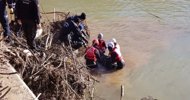 Giresun’da dereye uçan aracın kayıp sürücüsünün cansız bedeni bulundu
