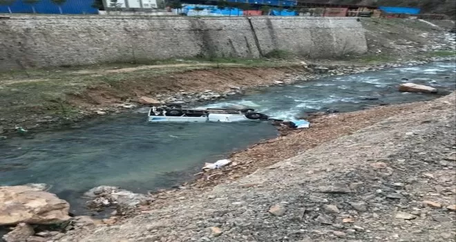 Giresun’da kamyonet dereye yuvarlandı: 1 ölü
