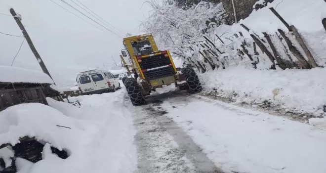 Giresun’da kar nedeniyle kapalı köy yolları açılıyor
