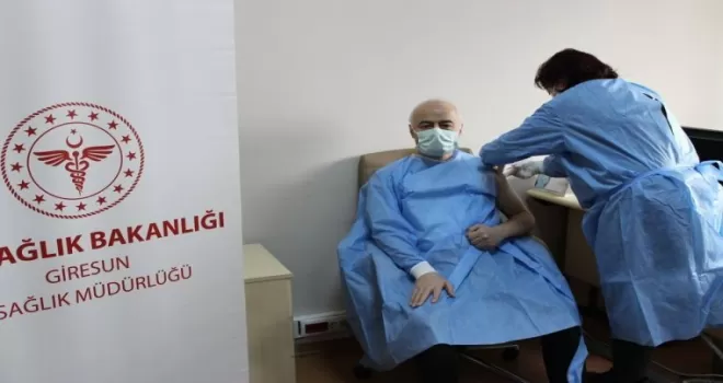 Giresun’da Korona virüs aşısı sağlık çalışanlarına uygulanmaya başlandı
