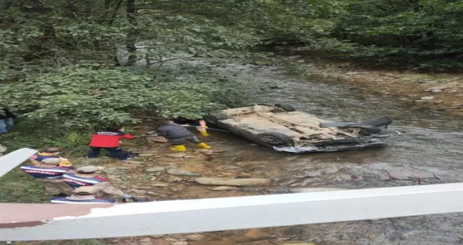 Giresun’da otomobil dereye yuvarlandı: 2 ölü
