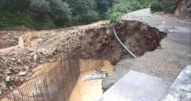 Giresun’da sağanak yağış hayatı olumsuz etkiledi
