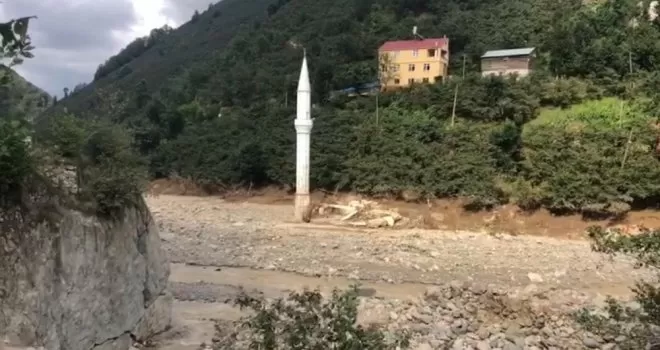 Giresun’da sel felaketini anlatan en ilginç kare
