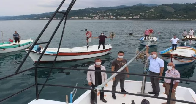 Giresun’un Görele ilçesinde vatandaşlardan kafes balıkçılığına tepki
