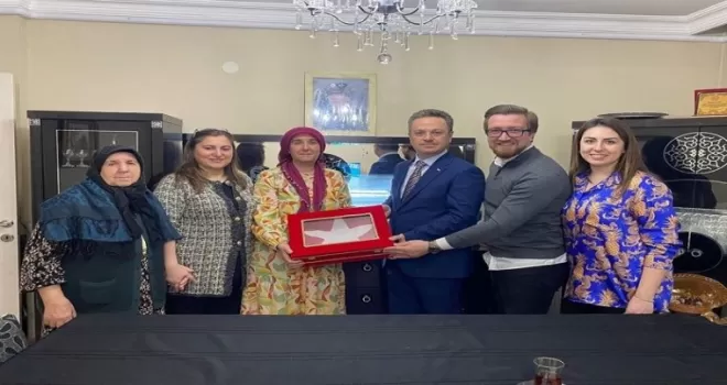 Giresun Valisi, eşiyle birlikte şehit ailesini ziyaret etti