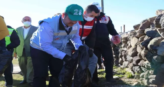 Giresun yaylalarında çöp toplandı
