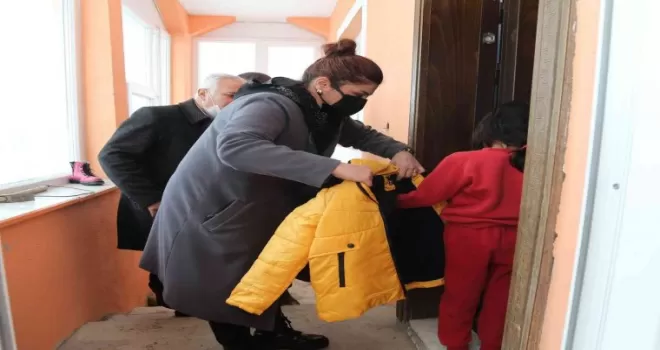 Gölbaşı Belediye Başkanı Şimşek, minik kalplere dokunmaya devam ediyor
