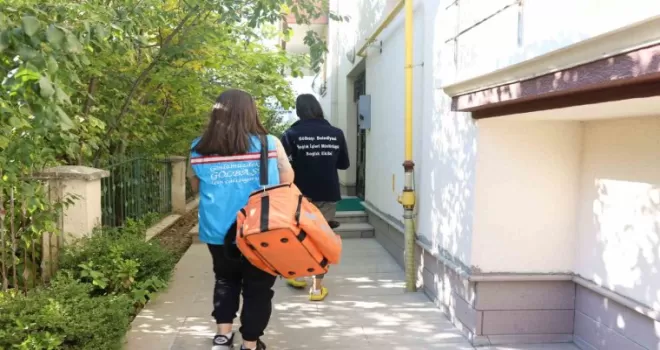 Gölbaşı Belediyesinin sağlık ekiplerinden evde tedavi hizmeti
