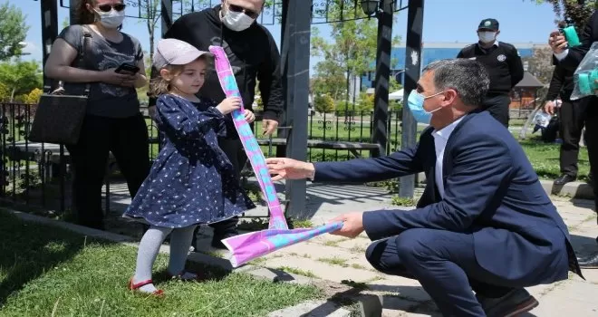 Gölbaşı’nda çocuklara uçurtma sürprizi
