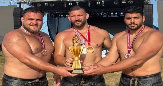 Gölcük Belediyespor pehlivanları başarıya doymuyor