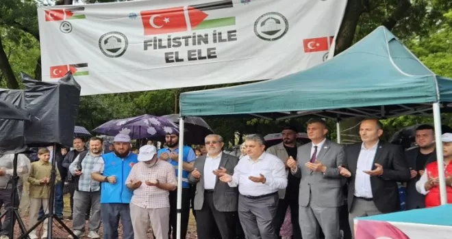 Gölcük’te yağmura rağmen Filistin için tek yürek oldular