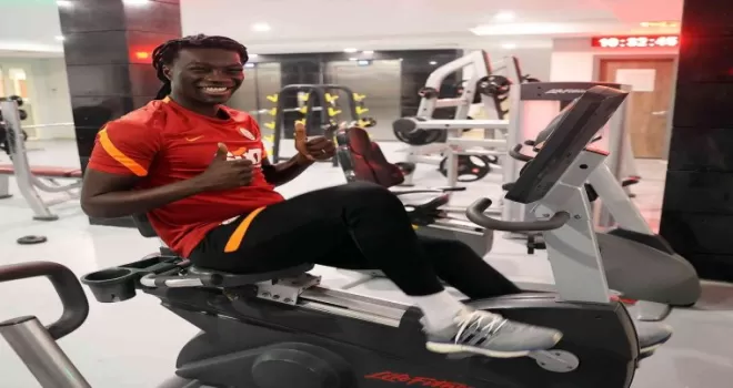 Gomis ilk antrenmanına çıktı
