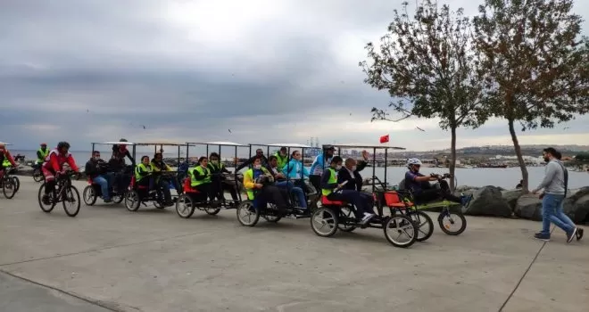 Görme engelli bireyler farkındalık için pedal çevirdi
