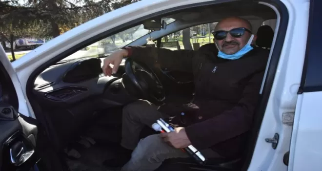 Görme engelliler araç kullanmanın heyecanını yaşadılar