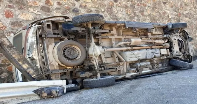 Ambulans Trabzon'a gelirken kaza yaptı: 2 sağlıkçı yaralandı