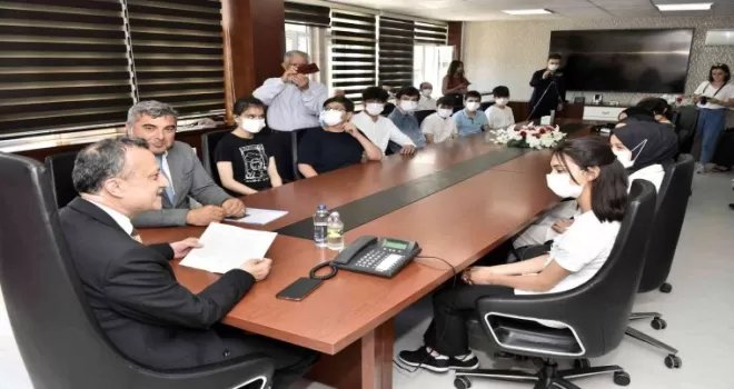 Gümüşhane’de LGS’nin başarılı öğrencileri ödüllendirildi