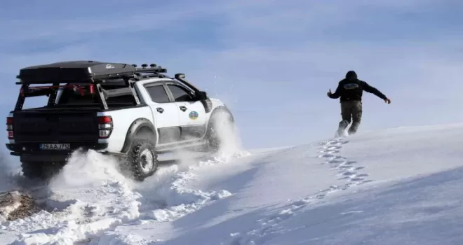 Gümüşhane’de off-road tutkunlarının karla mücadelesi

