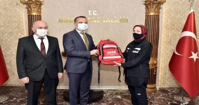 Gümüşhane’de okullara afet çantası dağıtıldı
