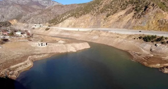 Gümüşhane’nin Torul Baraj Gölü’nde su seviyesi 45 metre çekildi
