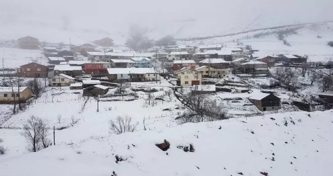 Gümüşhane’nin yüksek kesimlerinde kar yağışı başladı
