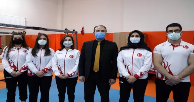 Gümüşhaneli sporcular dünyanın bileğini büküyorlar

