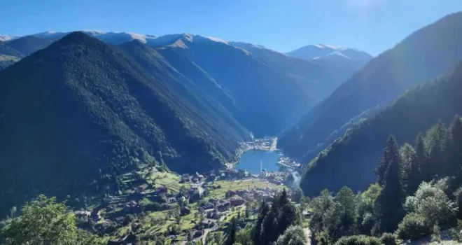 Güneş açtı, karlı zirveler ortaya çıktı