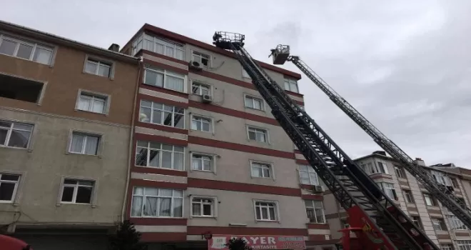 Güngören’de 5 katlı binada yangın paniği
