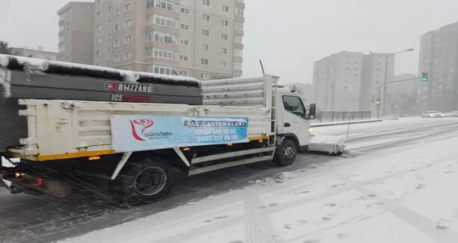 Güngören’de karla mücadelede yoğun çalışma
