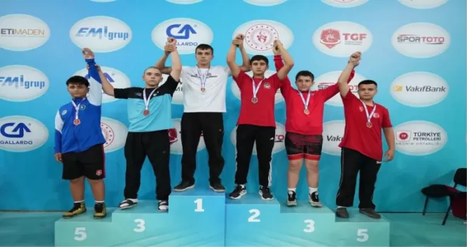 Güreşte Bursa Yıldırım rüzgarı
