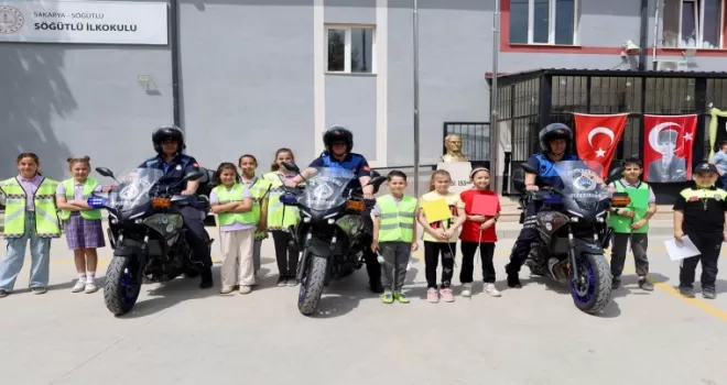 Güvenli trafiğin şartlarını ‘tebessümle’ öğrendiler