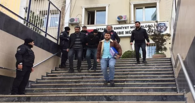 Güvenlik görevlilerini bağlayıp 2 buçuk milyonluk soygun yaptılar
