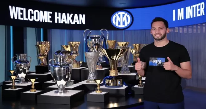 Hakan Çalhanoğlu Inter’e transfer oldu
