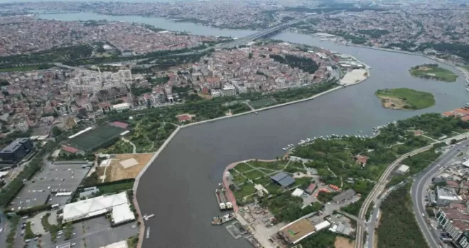 Haliç’te su kahverengiye döndü
