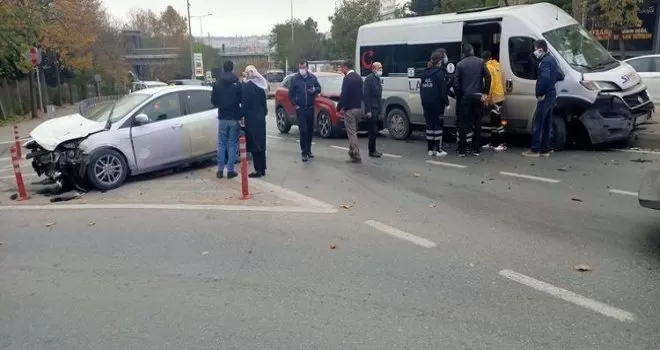 Halıcıoğlu’nda zincirleme kaza: 4 yaralı
