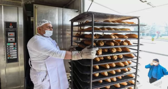 Halk ekmek mobil araçlarla sahada
