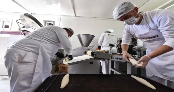 Halk Ekmek mobil ekmek fırını ile Başkent yollarında
