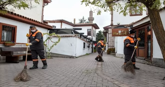 Hamamönü’nde sokaklar yıkandı, işletmeler dezenfekte edildi

