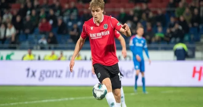 Hannover’lı futbolcu koronavirüse yakalandı!
