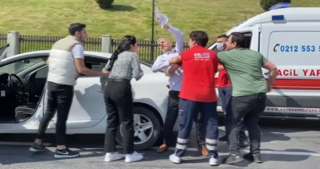 Hasta taşıyan ambulans otomobille çarpıştı
