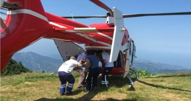 Hastaları biran önce hastaneye yetiştirmek için uçuyorlar
