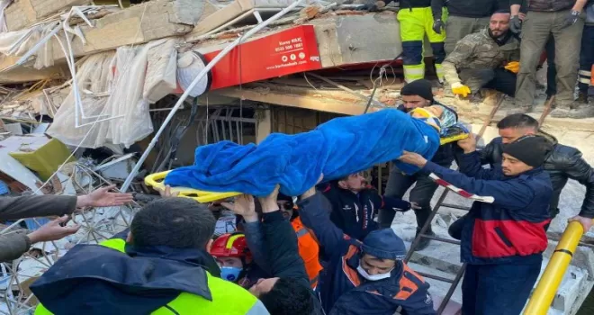 Hatay’da 84 saat sonra enkazdan sevindirici haber: “Hoş geldin Kerem“
